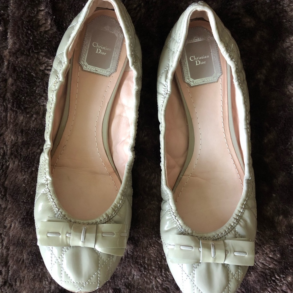 Authentic Chrstian Dior Pre-owned Beige Patent Ballet flats - Picture 2 of 13